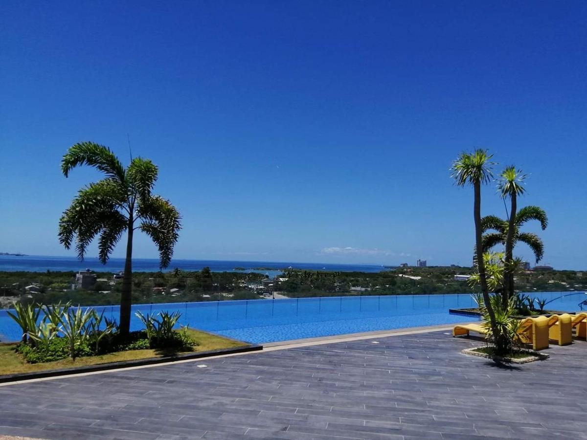 Mactan Newtown Deluxe Island Breeze Apartment มักตัน ภายนอก รูปภาพ