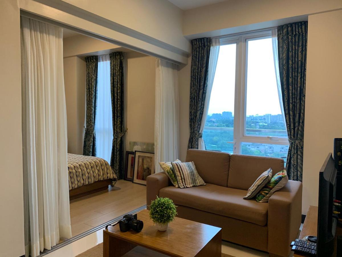 Mactan Newtown Deluxe Island Breeze Apartment มักตัน ภายนอก รูปภาพ