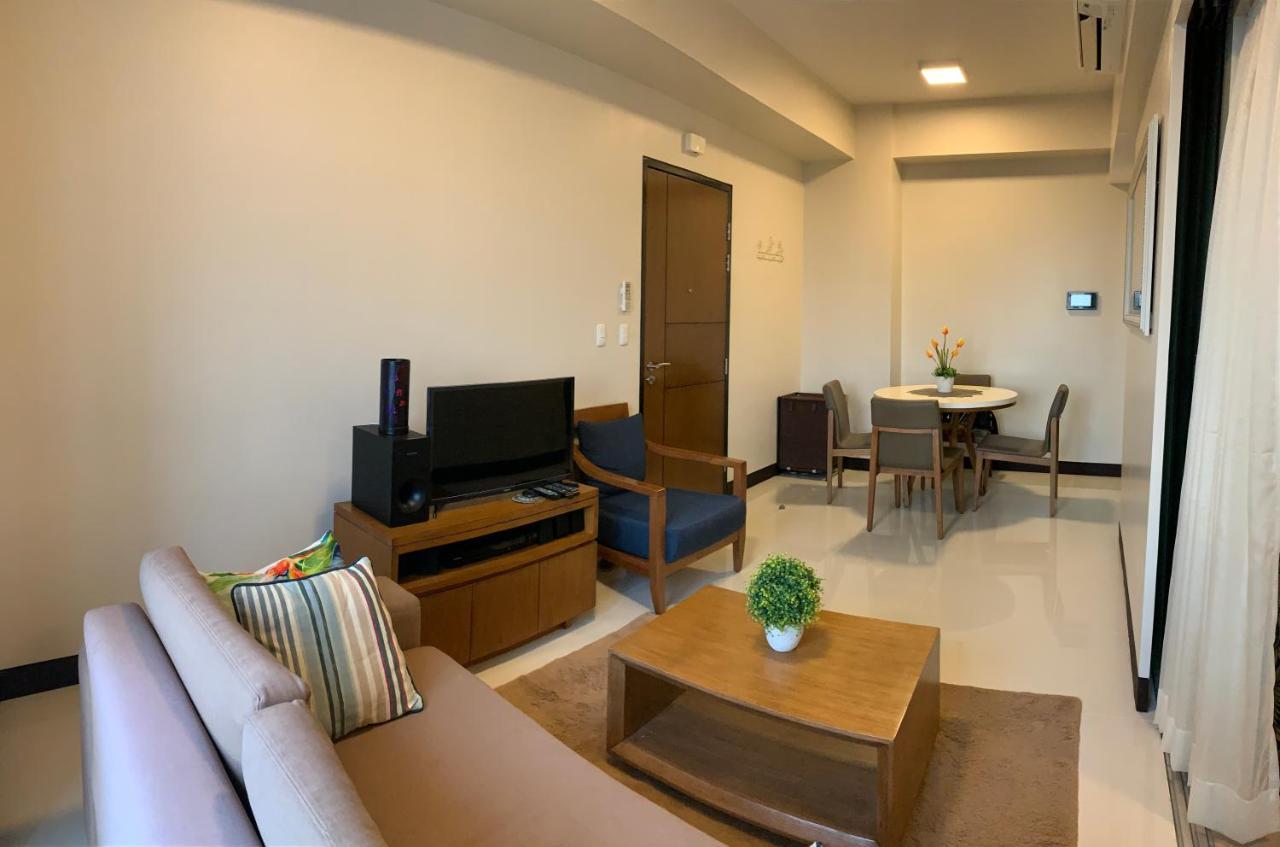 Mactan Newtown Deluxe Island Breeze Apartment มักตัน ภายนอก รูปภาพ