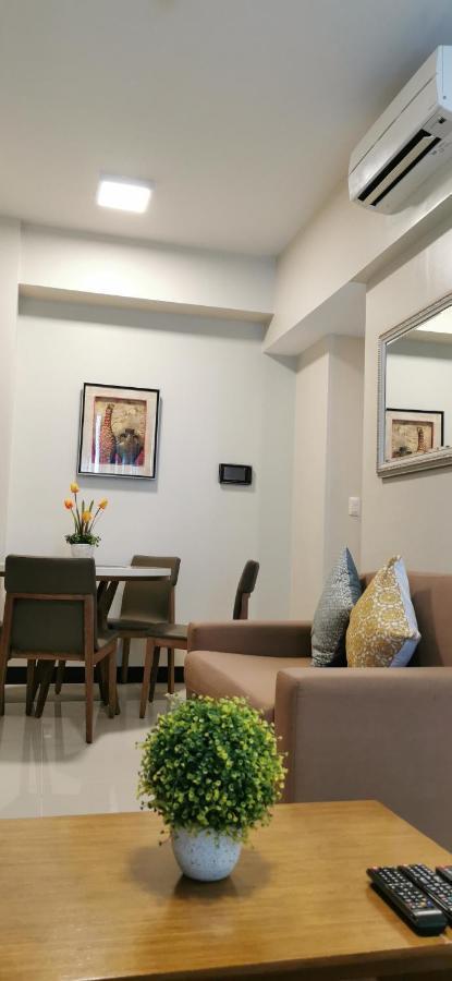Mactan Newtown Deluxe Island Breeze Apartment มักตัน ภายนอก รูปภาพ