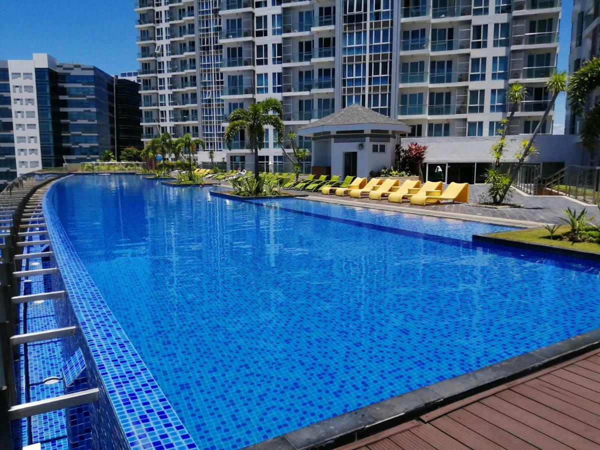 Mactan Newtown Deluxe Island Breeze Apartment มักตัน ภายนอก รูปภาพ