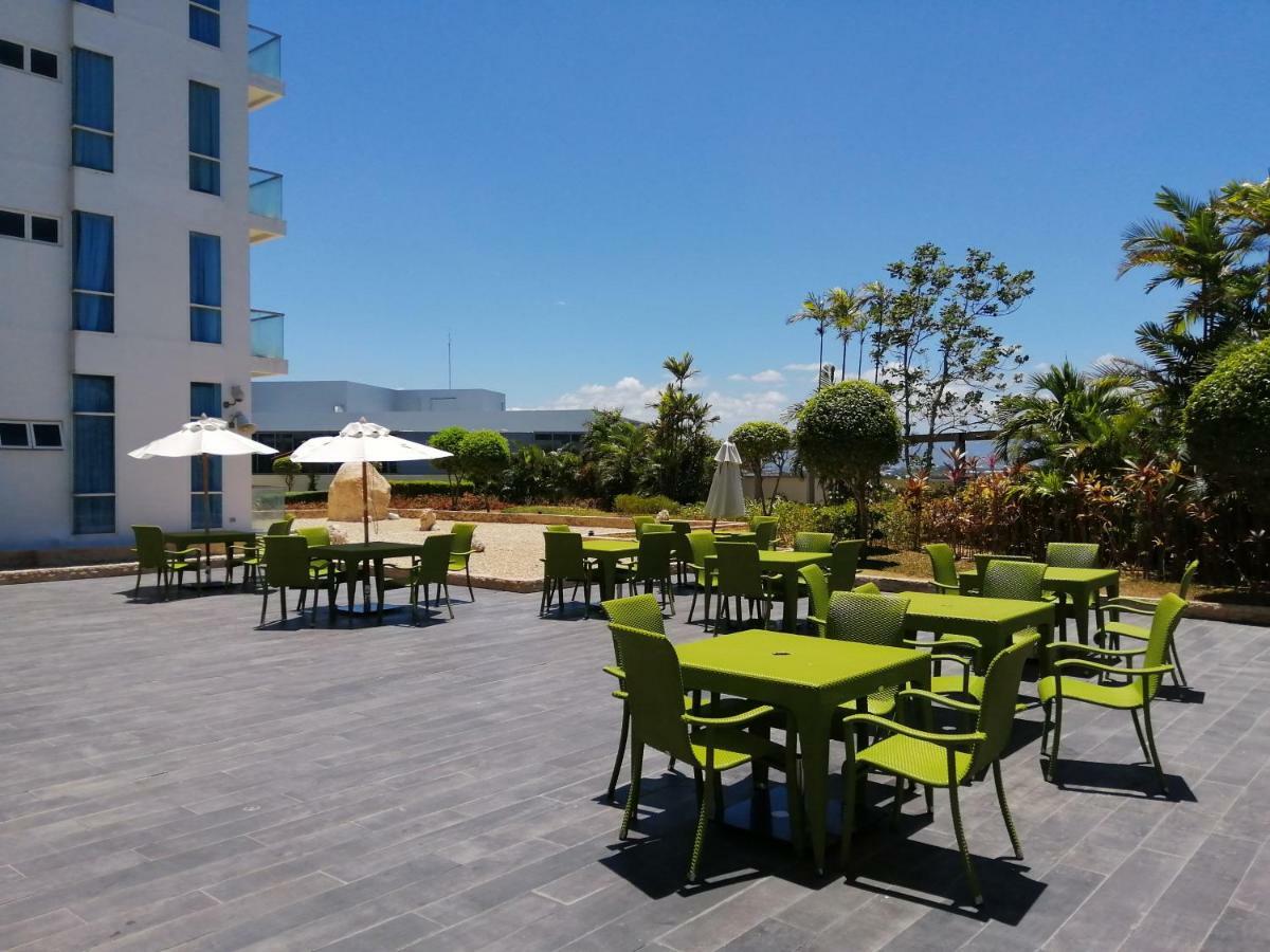 Mactan Newtown Deluxe Island Breeze Apartment มักตัน ภายนอก รูปภาพ